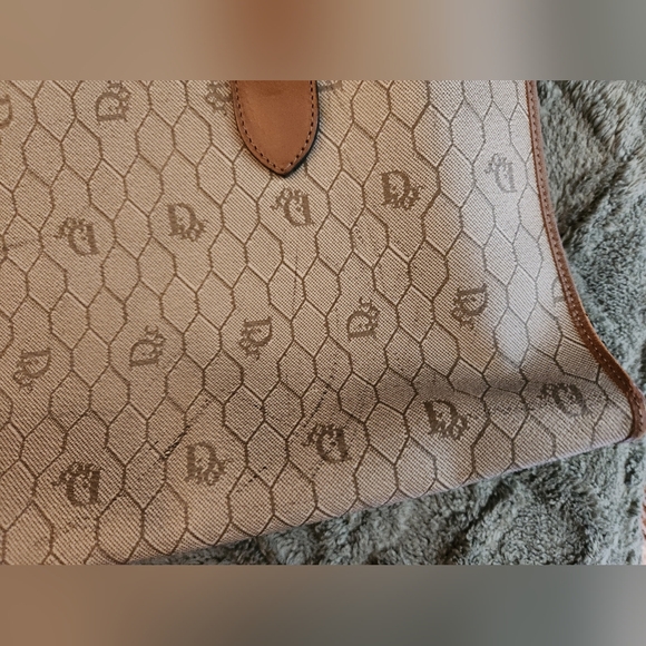 Dior Honeycomb Shoulder Bag - Picture 4 of 16